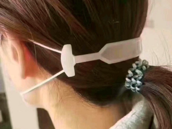 滕州祥运塑业有限公司小编教您如何用牛奶箱上的塑料提手戴口罩